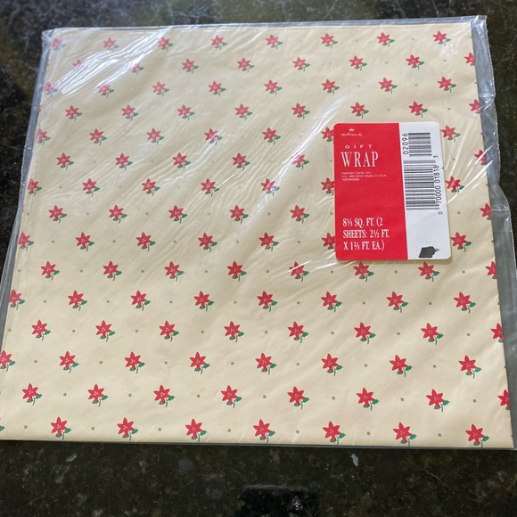 Vintage Christmas Gift Wrap Bundle of Ten from HALLMARK - Picture 11 of 15
